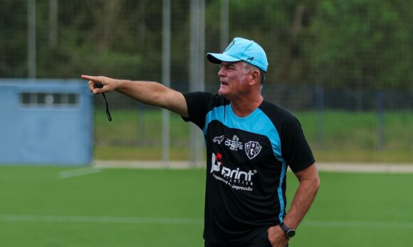 Paysandu encerra passagem de Mazola Júnior e comissão técnica