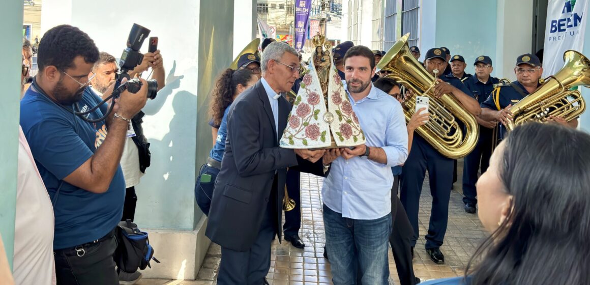 Imagem Peregrina de Nossa Senhora de Nazaré visita Palácio Antônio Lemos