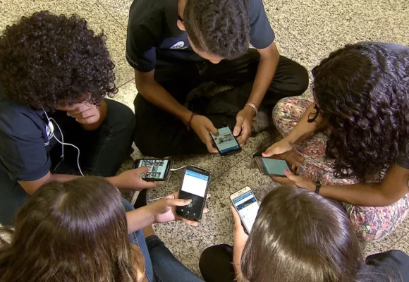 Proibição de redes sociais para menores de 15 anos é aprovada na Grécia