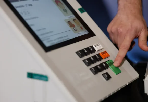 Podem votar neste domingo os eleitores que faltaram ao primeiro turno