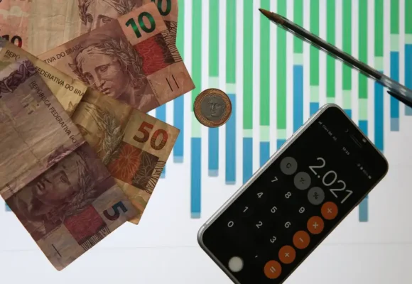 FMI projeta crescimento de 2,2% para a economia brasileira em 2026