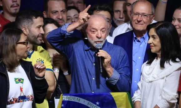 Lula promete ampliar participação popular e investir em economia digital
