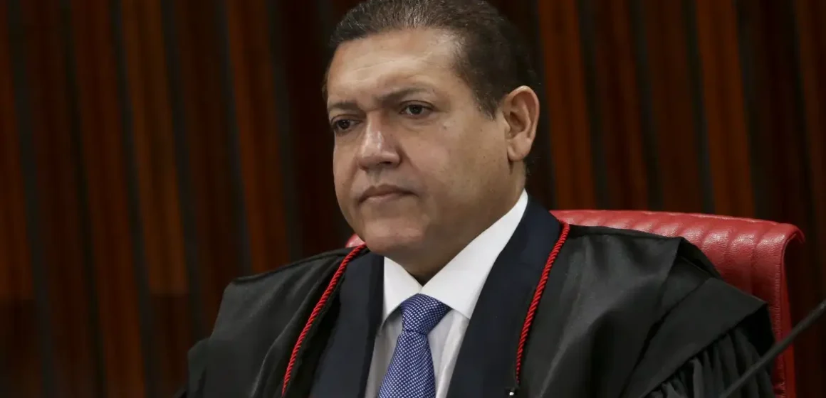 Nunes Marques deve levar pedido de revisão da condenação de Bolsonaro ao plenário do STF