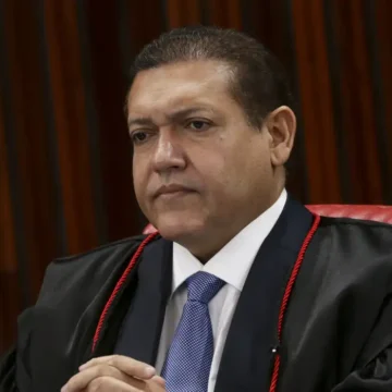 Nunes Marques deve levar pedido de revisão da condenação de Bolsonaro ao plenário do STF
