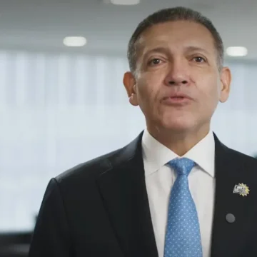 Nunes Marques avalia pedido que pode resultar na liberdade de Bolsonaro após eleições