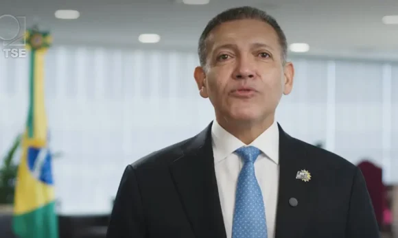 Nunes Marques avalia pedido que pode resultar na liberdade de Bolsonaro após eleições