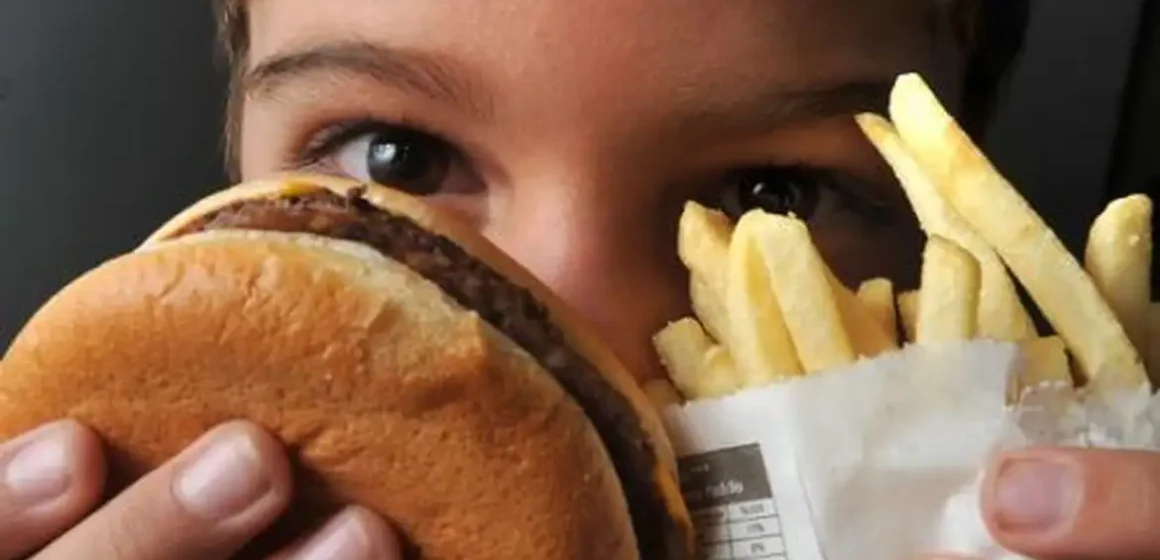 OMS apresenta novas recomendações para combater obesidade entre crianças