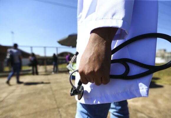 revalida_mcamgo_abr_100720211818 Congresso aprova Enamed, exame obrigatório para registro profissional de médicos, válido para quem ingressar no curso a partir de junho de 2026