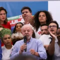 Lula desafia Flávio Bolsonaro a apoiar proposta pelo fim da escala 6×1