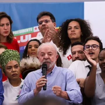Lula desafia Flávio Bolsonaro a apoiar proposta pelo fim da escala 6×1