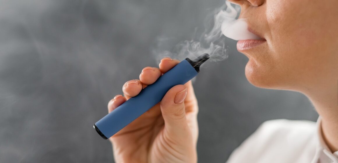 Estudo aponta danos aos vasos sanguíneos e ao DNA após uso único de cigarro eletrônico