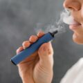 Estudo aponta danos aos vasos sanguíneos e ao DNA após uso único de cigarro eletrônico