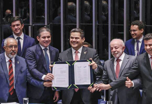 Congresso promulga emenda que acaba com a escala 6×1 e prevê jornada de 40 horas em 14 meses